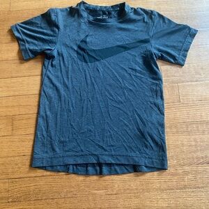 Nike Boy’s size: S small Gray Short Sleeve Tee Dri-Fit Dark Gray and black